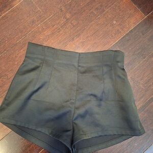 Womens H&M Dress Shorts Size 10. BNWT.